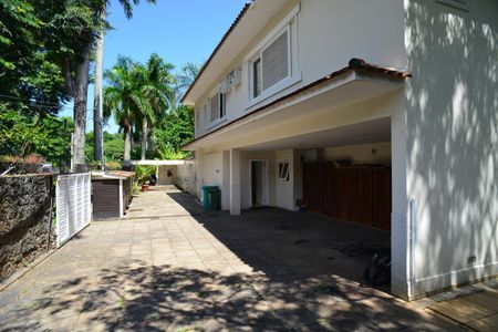 Casa de condomínio para alugar com 600m², 5 quartos e 5 vagas Casa de condomínio para alugar com 600m², 5 quartos e 5 vagasÁrea Externa - Garagem