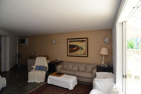 Casa de condomínio para alugar com 600m², 5 quartos e 5 vagas Casa de condomínio para alugar com 600m², 5 quartos e 5 vagasSala de TV