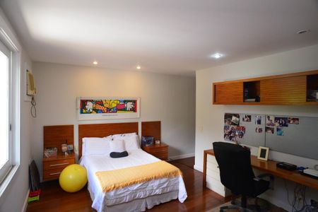 Casa de condomínio para alugar com 600m², 5 quartos e 5 vagas