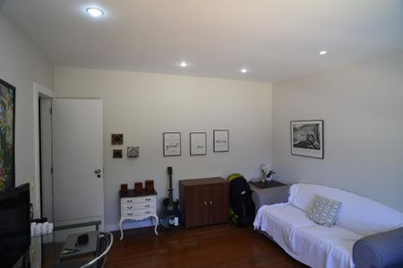 Casa de condomínio para alugar com 600m², 5 quartos e 5 vagas Casa de condomínio para alugar com 600m², 5 quartos e 5 vagasEscritório