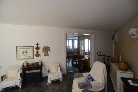 Casa de condomínio para alugar com 600m², 5 quartos e 5 vagas Casa de condomínio para alugar com 600m², 5 quartos e 5 vagasSala de TV