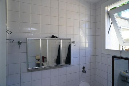 Casa de condomínio para alugar com 600m², 5 quartos e 5 vagas Casa de condomínio para alugar com 600m², 5 quartos e 5 vagasBanheiro de Serviço