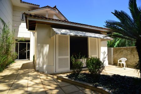 Casa de condomínio para alugar com 600m², 5 quartos e 5 vagas Casa de condomínio para alugar com 600m², 5 quartos e 5 vagasÁrea Externa - Jardins