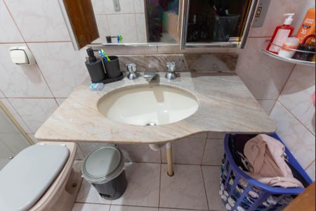 Banheiro da Suíte de casa para alugar com 3 quartos, 87m² em Conjunto Habitacional Parque da Floresta, Campinas