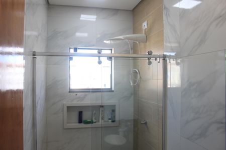 Casa à venda com 389m², 3 quartos e 4 vagasBanheiro da Suíte 2