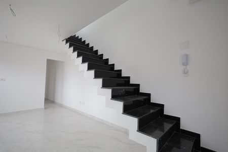 Apartamento à venda com 120m², 2 quartos e 2 vagasEscada