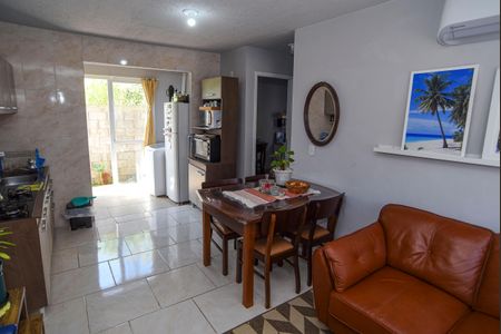 Sala de casa de condomínio para alugar com 2 quartos, 60m² em Tarumã, Viamão