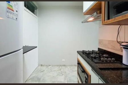Cozinha de apartamento para alugar com 1 quarto, 37m² em Guilhermina, Praia Grande