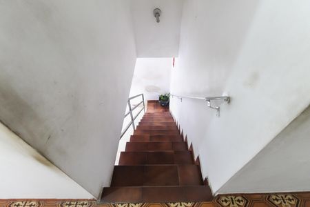 Casa à venda com 300m², 5 quartos e 6 vagas Casa à venda com 300m², 5 quartos e 6 vagasEscada