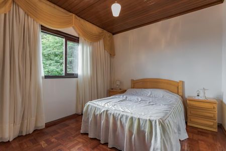 Casa para alugar com 270m², 4 quartos e 2 vagas Casa para alugar com 270m², 4 quartos e 2 vagasQuarto