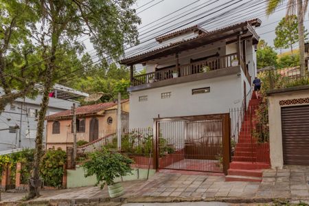 Casa para alugar com 270m², 4 quartos e 2 vagas Casa para alugar com 270m², 4 quartos e 2 vagasFachada