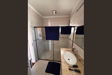 Casa de condomínio para alugar com 430m², 5 quartos e 6 vagas Casa de condomínio para alugar com 430m², 5 quartos e 6 vagasBanheiro suíte 2