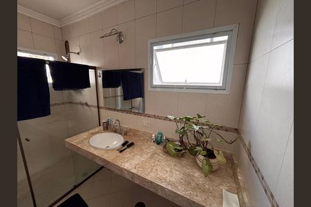 Casa de condomínio para alugar com 430m², 5 quartos e 6 vagas Casa de condomínio para alugar com 430m², 5 quartos e 6 vagasBanheiro suíte 2