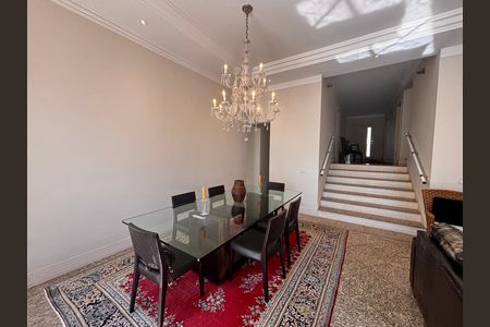 Casa de condomínio para alugar com 430m², 5 quartos e 6 vagas Casa de condomínio para alugar com 430m², 5 quartos e 6 vagasSala de Jantar
