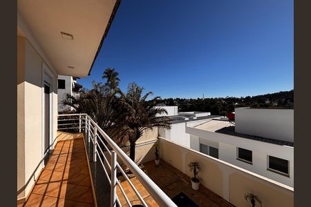 Casa de condomínio para alugar com 430m², 5 quartos e 6 vagas Casa de condomínio para alugar com 430m², 5 quartos e 6 vagasVaranda suíte 1 e 2