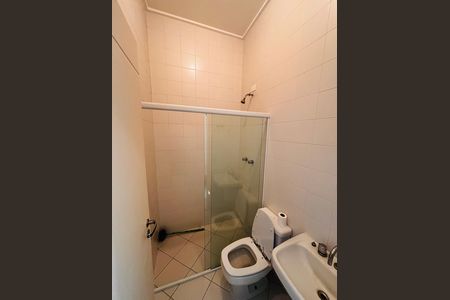Casa de condomínio para alugar com 430m², 5 quartos e 6 vagas Casa de condomínio para alugar com 430m², 5 quartos e 6 vagasBanheiro suíte 5