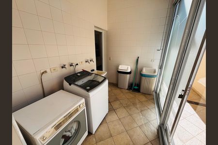 Casa de condomínio para alugar com 430m², 5 quartos e 6 vagas Casa de condomínio para alugar com 430m², 5 quartos e 6 vagasLavanderia