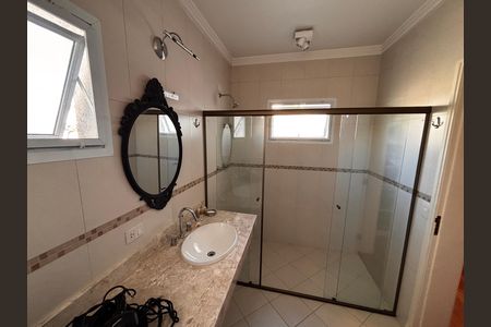 Casa de condomínio para alugar com 430m², 5 quartos e 6 vagas Casa de condomínio para alugar com 430m², 5 quartos e 6 vagasBanheiro suíte 3