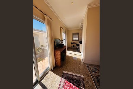 Casa de condomínio para alugar com 430m², 5 quartos e 6 vagas Casa de condomínio para alugar com 430m², 5 quartos e 6 vagasCorredor