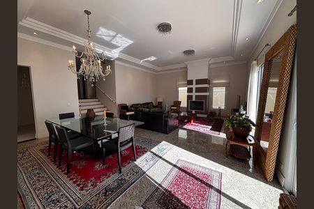 Casa de condomínio para alugar com 430m², 5 quartos e 6 vagas Casa de condomínio para alugar com 430m², 5 quartos e 6 vagasSala de Jantar