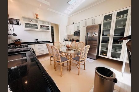 Casa de condomínio para alugar com 430m², 5 quartos e 6 vagas Casa de condomínio para alugar com 430m², 5 quartos e 6 vagasCozinha