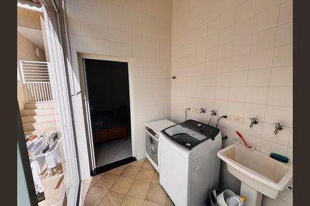 Lavanderia de casa de condomínio para alugar com 5 quartos, 430m² em Residencial Morada dos Lagos, Barueri