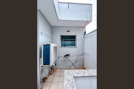 Casa à venda com 172m², 2 quartos e 3 vagasÁrea externa