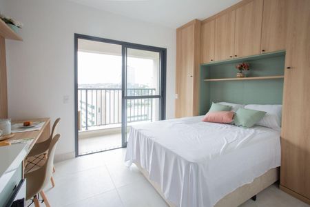 Sala / Quarto de kitnet/studio para alugar com 1 quarto, 24m² em Vila Cordeiro, São Paulo