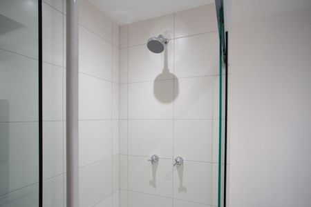 Banheiro de kitnet/studio para alugar com 1 quarto, 24m² em Vila Cordeiro, São Paulo