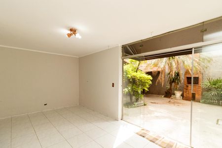 Casa para alugar com 3 quartos, 114m² em Guapira, São Paulo