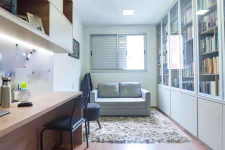Apartamento à venda com 217m², 4 quartos e 4 vagassuite 2 / escritorio 