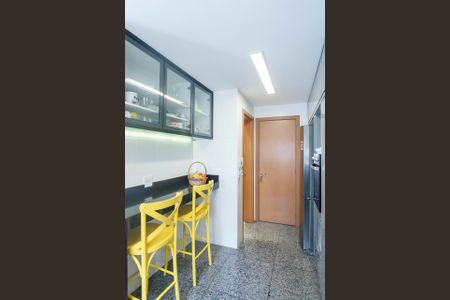 Apartamento à venda com 217m², 4 quartos e 4 vagasCozinha