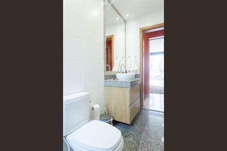 Apartamento à venda com 217m², 4 quartos e 4 vagasBanheiro suite 2 / escritorio 