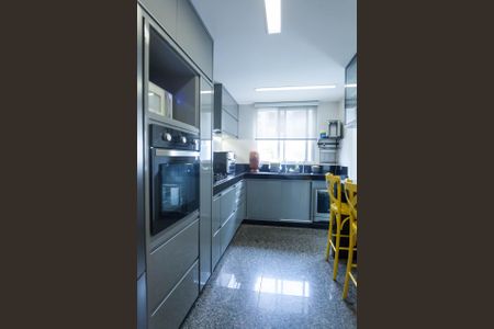 Apartamento à venda com 217m², 4 quartos e 4 vagasCozinha