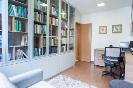 Apartamento à venda com 217m², 4 quartos e 4 vagassuite 2 / escritorio 