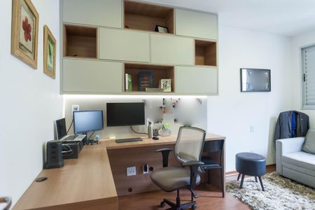 Apartamento à venda com 217m², 4 quartos e 4 vagassuite 2 / escritorio 