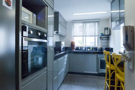 Apartamento à venda com 217m², 4 quartos e 4 vagasCozinha