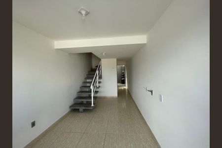 Casa de Condomínio para alugar com 2 quartos, 50m² em Bairro Jardim Nossa Senhora das Graças, Cotia