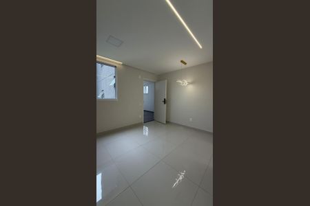 Sala de apartamento para alugar com 2 quartos, 45m² em Colonial, Contagem