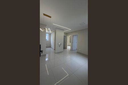 Sala de apartamento para alugar com 2 quartos, 45m² em Colonial, Contagem