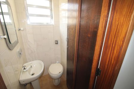 Casa à venda com 326m², 3 quartos e 6 vagasBanheiro 2