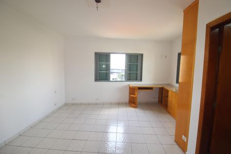 Casa à venda com 326m², 3 quartos e 6 vagasQuarto 1