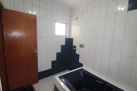 Casa à venda com 326m², 3 quartos e 6 vagasQuarto 1 - Banheiro