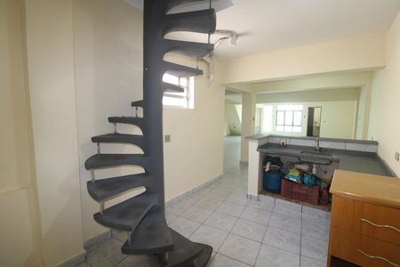 Casa à venda com 326m², 3 quartos e 6 vagasSalão