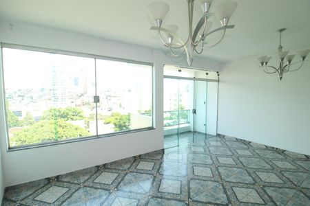 Casa à venda com 326m², 3 quartos e 6 vagasSala