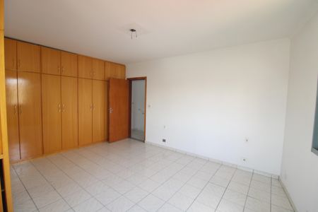 Casa à venda com 326m², 3 quartos e 6 vagasQuarto 1