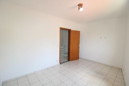 Casa à venda com 326m², 3 quartos e 6 vagasQuarto 2