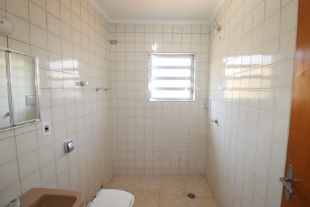 Casa à venda com 326m², 3 quartos e 6 vagasBanheiro