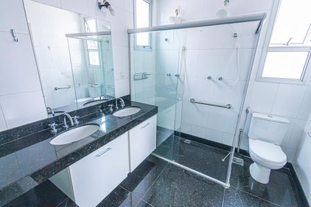 Apartamento para alugar com 200m², 4 quartos e 2 vagassuite
