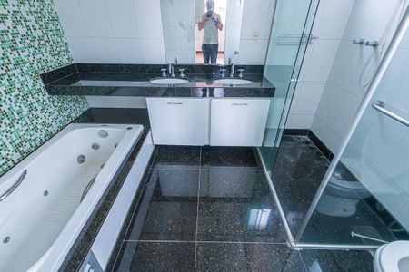 Apartamento para alugar com 200m², 4 quartos e 2 vagassuite